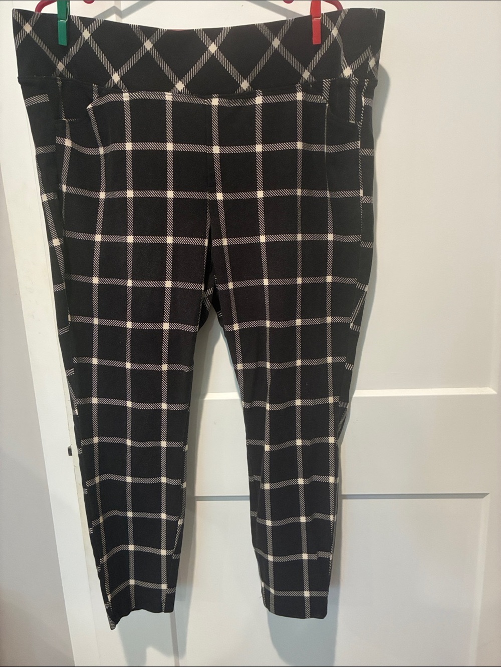 Torrid pocket pixie pull on pant Black & White Windowpane.  B31